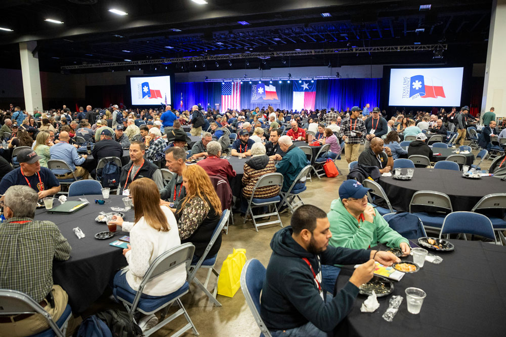 2024TexasEMSConf-MondayLuncheon-1-1000x667 Attendees and exhibitors enjoying buffet lunch | Texas EMS Conference