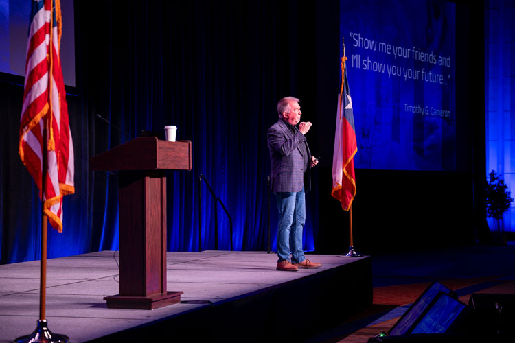 Keynote presenter speaking to large crowd of attendees in ballroom | Texas EMS Conference